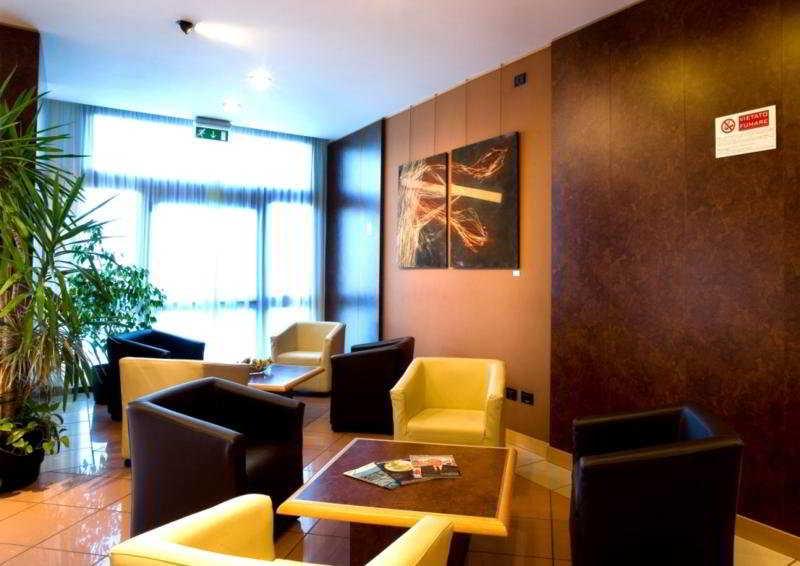 B&B Hotel Равенна Ресторан фото